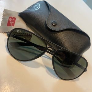 Black Rayban RB 4180 - Aviator Liteforce